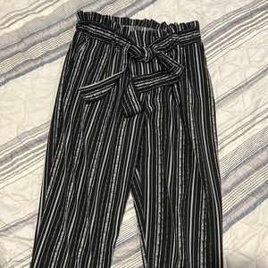 Loose fitting black/white pants